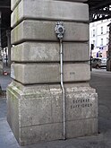 Manometer on one of the pillars at Dupleix