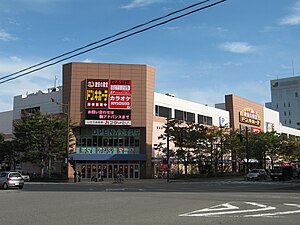 ドン・キホーテなどが入居する、ひもろぎビル。