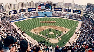 Le stade juste après sa réouverture en 1991.