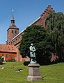 Andersen statue & cathedral (cropped)