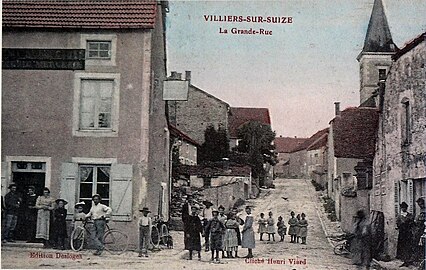 La Grande-Rue, vue du bas.