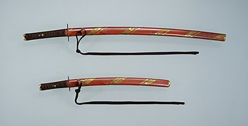 Daishō style sword mounting, gold banding on red-lacquered ground. 16th century, Azuchi–Momoyama period. Important Cultural Property. Tokyo National Museum. These swords were owned by Toyotomi Hideyoshi.