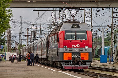 2ЭС4К-140 с вертикальным расположением буферных фонарей в красно-серой окраске РЖД