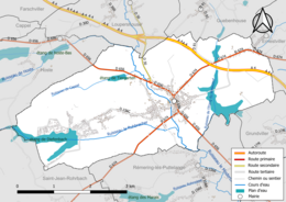 Carte en couleur présentant le réseau hydrographique de la commune