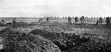 Asalto de las tropas francesas durante la batalla de Chemin des Dames en 1917.