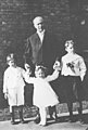 Bartlett Richards with children (c. 1908)