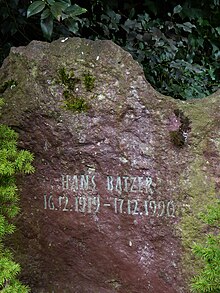 Hans Batzer (1919–1990) Chemiker, Forschungsdirektor an der Ciba AG, Honorarprofessor an der TH Stuttgart und an der Universität Konstanz Grab auf dem Friedhof Bromhübel in Arlesheim, Basel-Land