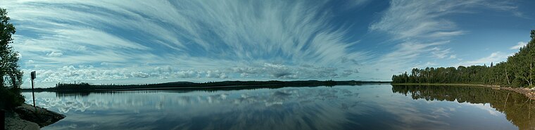 Vue panoramique du lac Loïs, parc national d'Aiguebelle