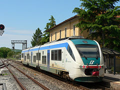 Un Minuetto in sosta alla stazione di Asciano