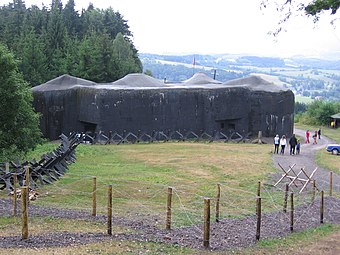 Bloc T-S 73 (cs) de l'ouvrage de Stachelberg, une casemate double d'infanterie pour 3 mitrailleuses, 2 canons antichars de 47 mm et 5 FM.