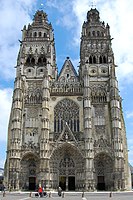 Tours Cathedral (finished 1507) with Renaissance lanterns atop the flamboyant towers
