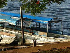 une pirogue taxi pour relier le Brésil