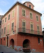 Maison Thaon du XVIIIe siècle, sur la place de la République.