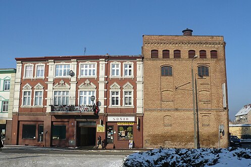 An old townhouse and the Witnica Brewery (Browar Witnica)