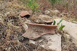 Керамика во близина на наоѓалиштето (на север)