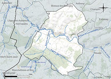 Carte en couleur présentant le réseau hydrographique de la commune