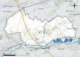 Carte en couleur présentant le réseau hydrographique de la commune