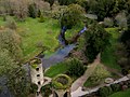 Vista del castillo y los jardines desde el cielo