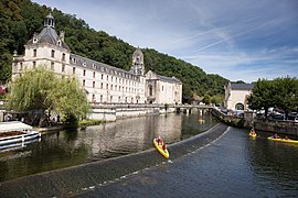 L'abbaye Saint-Pierre et la Dronne.