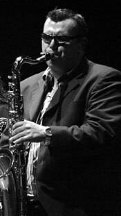 Carl Fischer of Billy Joel Band May 2007 3 (cropped).jpg
