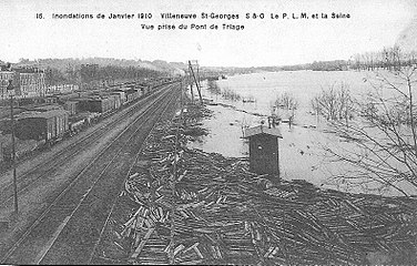 Las vías de la estación después de la riada de Sena de 1910.