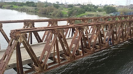 גשר ביילי בתקופה טובה יותר.