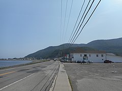 Le centre du village face à l'église en regardant vers l'ouest