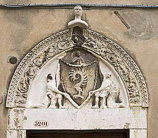 Les armes au-dessus de la porte du Palais Malipiero de San Samuelle