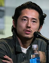 Steven Yeun interprète Glenn Rhee.