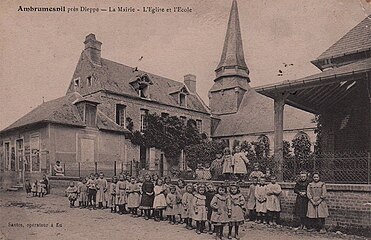 La mairie, l'église et l'école.