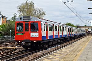 Ein Triebwagen der Reihe D78 am letzten Einsatztag auf der District Line