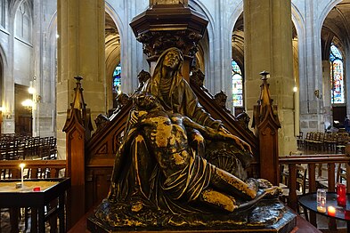 Bronze Pieta by Marrochi in the nave