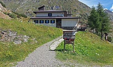 L'entrata del rifugio