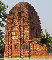 Amalakas d'angolo nel tempio Lakshamana del VII secolo in mattoni a Sirpur