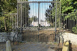 Le portail d'entrée du château.