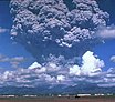 Panache volcanique s’élevant au-dessus du Pinatubo lors de son éruption de 1991.