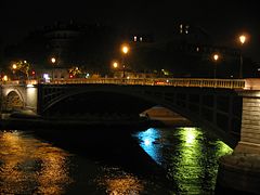 Le pont de nuit.