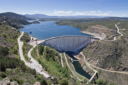El Atazar Dam, by Kadellar