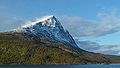 Tomskjevelen (922 m), höchster Berg der Insel