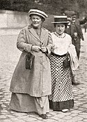 Clara Zetkin y Rosa Luxemburgo (1910)