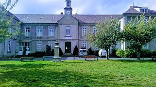 Ancien hôpital, aujourd'hui musée de la métallurgie.