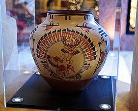 Poterie représentant un danseur