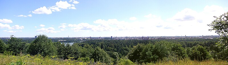 Vy från Haga kulle mot syd över Stockholms stad i juli 2007.