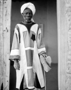 رجلٌ من أتباع الإمام مُحمَّد أحمد المهدي في دار الخليفة بأُم دُرمان سنة 1936م