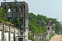 ☎∈ Overgrown west wall of Pudu Prison in Feb 2011.