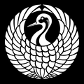 Crane crest of Mori clan (similar to Japan Airlines)