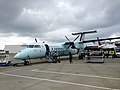 一架加拿大快運航空的龐巴迪Dash 8-300客機停靠在美國華盛頓州西雅圖機場的主航站樓