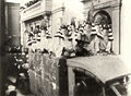 Carroza con mascaritas en el desfile de 1928, en la actual calle General Bravo con la calle Malteses, junto al Gabinete Literario.