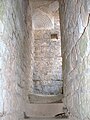 Escalier dans l'épaisseur du mur.