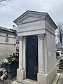 Chapelle où il est enterré au cimetière de Passy (division 4).